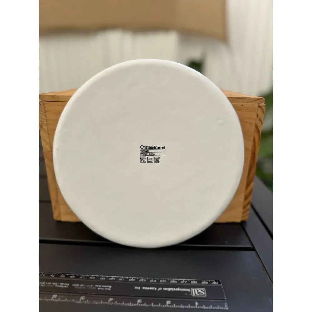 Crate and Barrel B&W Mercer Flowers Thin Glazed Porcelain Salad Desert Plate
